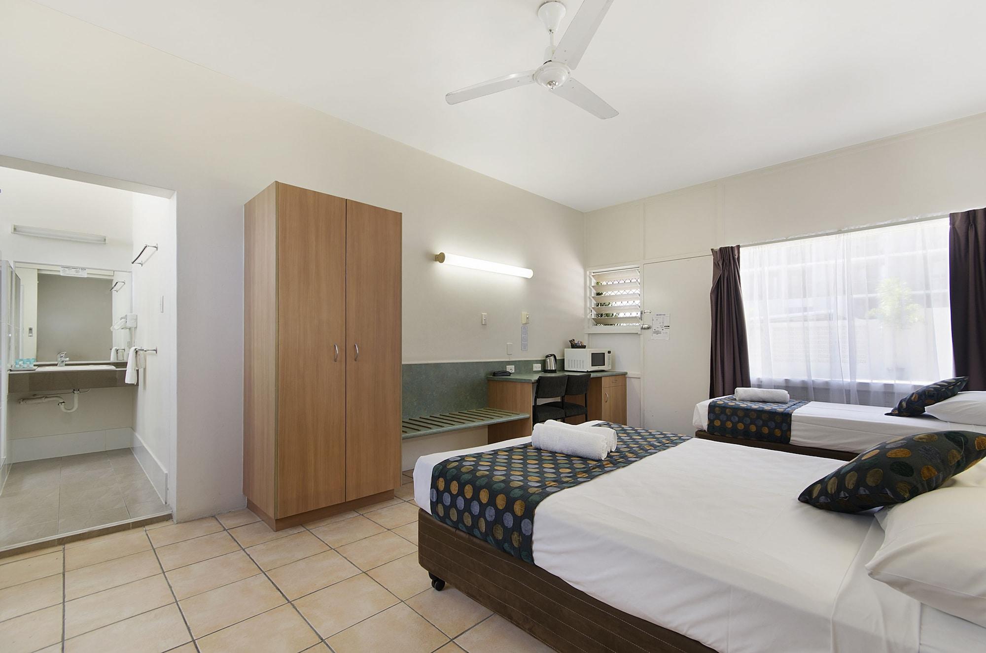 Beach House Motel Townsville Exterior photo