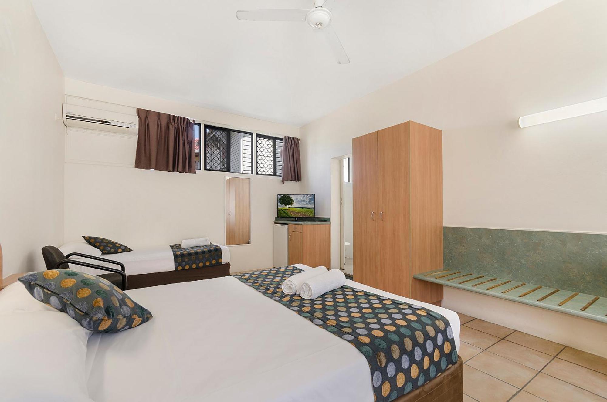 Beach House Motel Townsville Exterior photo