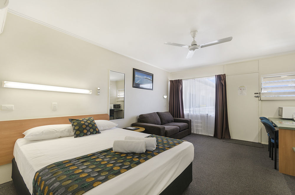 Beach House Motel Townsville Exterior photo